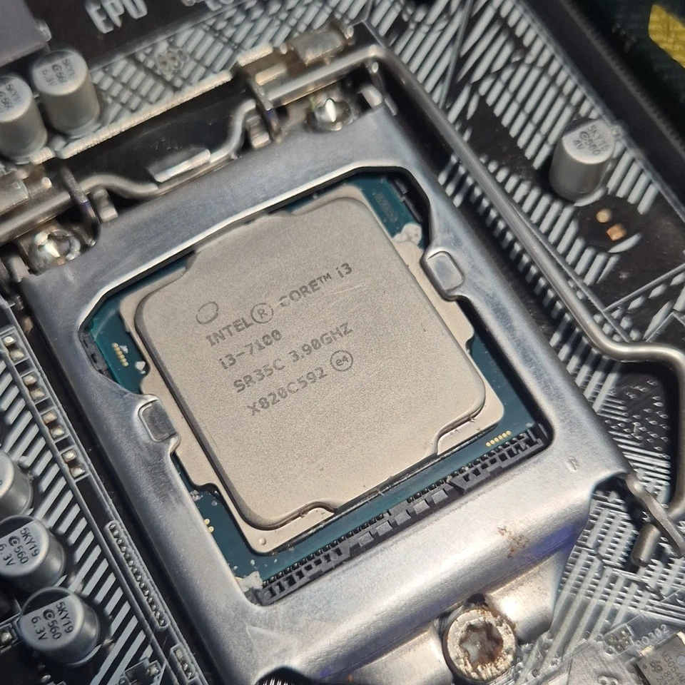 Intel Core i3-7100 i3 7th Gen Dual Core CPU 3.9Ghz Kaby Lake-S Socket 1151 SR35C - image 1 of 1