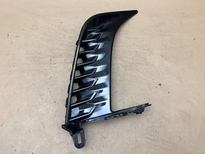 Toyota Camry XSE 2025 luz antiniebla delantera derecha cubierta bisel moldura negro OEM - Imagen 1 de 10