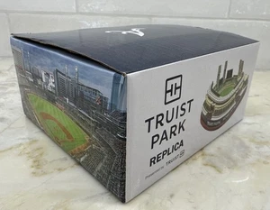 NEU Juni 2025 Miniatur TRUIST PARK REPLICA Atlanta Braves MLB SGA Neu im Karton - Bild 1 von 9
