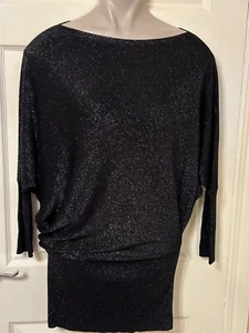Asymmetrischer Pullover mit langem Schlitzausschnitt M schwarz und silber von Saint Tropez - Bild 1 von 9