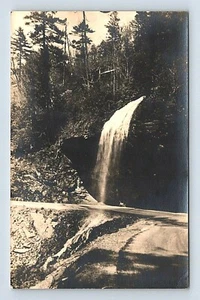 Rppc, UNKNOWN WATER FALLS, MOUNTAIN ROAD, 1930-1950 FOTO REAL - Imagen 1 de 2