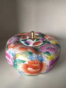 Vaso Zucca Fiorita Porta Cioccolatini o Altro Con Coperchio h9cm in Ceramica - Photo 1/5