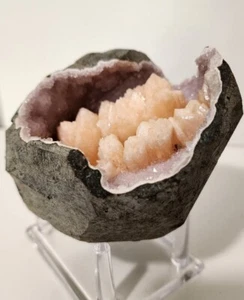 Rosa Quarz Geode mit Stilbit (813 Gramm) Indien - Bild 1 von 11