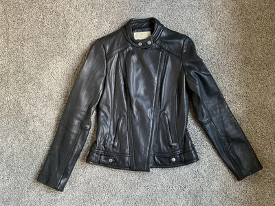Chaqueta de moto Michael Kors para mujer de cuero negra con cremallera lateral talla XS USADA EN EXCELENTE ESTADO Foto 1 de 4