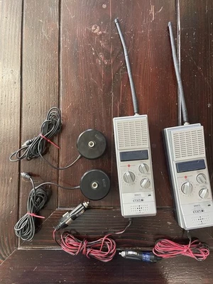 Kraco Mayday CCB- 4006 Emergency Two-Way 40 Channel CB Radio Set - Image 1 of 4