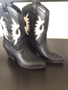Cowboy Boots U S 8 Uk 6 I’m A 5.5 A Little Big On Me. Black / White . Man Made - Picture 1 of 3