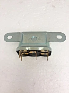 AEJ88 - RELAY 6RA 12V LUCAS TYPE 33222 SRB146 JAGUAR XJ6,XJ12,XJS,E TYPE ROLLS - Picture 1 of 6