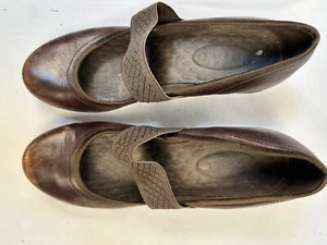 Privo Clarks Womens Mary Jane Shoes 6 1/2 Slip On Brown Leather Heels - Picture 1 of 6