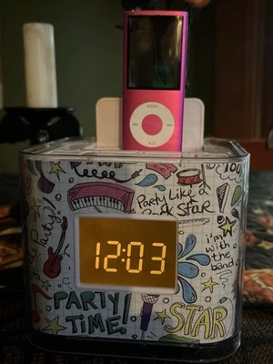 Audiovox Venturer CR8030iE5 Dual Alarm Clock, AM/FM Radio & Dock for iPod/iPhone - Image 1 of 4