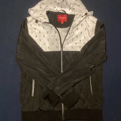 Abrigo cortavientos Guess Logo blanco y negro talla mediana Foto 1 de 4