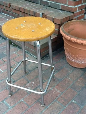 20 taburetes de madera/cromo de colección de 24" - asientos de madera de 14" - muy buenos Foto 1 de 4