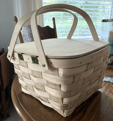 Peterboro Picnic Basket Exclusively Made For Avon NEW In Box. Rare ! Cover