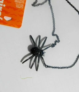 Collar colgante de araña grande de Claire's Halloween, metal, gótico - Imagen 1 de 2