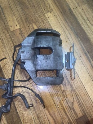 Pinça de freio dianteira esquerda 08-10 BMW E60 535i 535xi 528xi 528i 60/30/X fabricante de equipamento original - Imagem 1 de 4