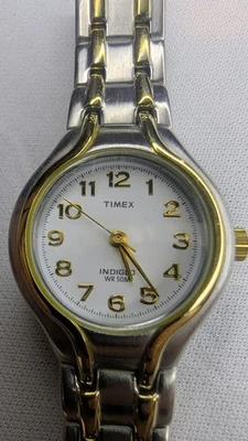 Pretty Timex, Talla Aproximadamente 7.5, Excelente Estado Cuarzo Deportivo. Fancy A Jog? Foto 1 de 4