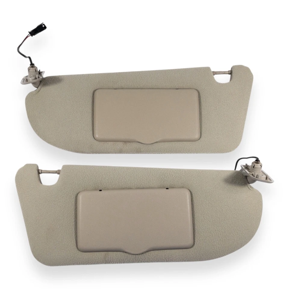 Par de parasoles laterales para conductor y pasajero Saturn serie L 2000-2005 beige iluminado Foto 1 de 4