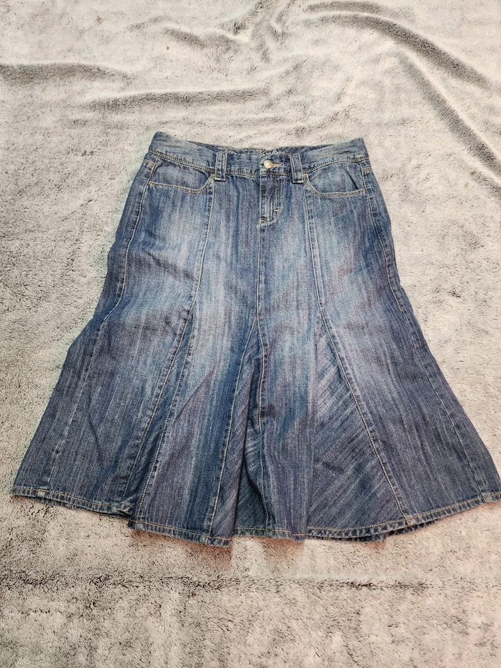 Tommy Hilfiger Women Size 4 Blue Denim Jean Skirt Bottom Pleated Knee 24" Long - Image 1 of 4