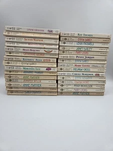 (30) Vintage Harlequin Romance Paperback Lot - Bild 1 von 10