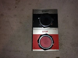 General Electric CR104PXF21 Latched Push Button Station Red/Black Start\Stop - Picture 1 of 4