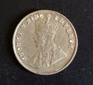 British India 8 Annas 1919 B (Bombay Mint) - Rare and High Grade ! - Picture 1 of 2