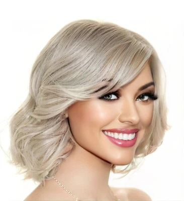 Peluca Bombshell Bob | Gorra clásica segura contra el calor | R56/60 plata gris claro Foto 1 de 4