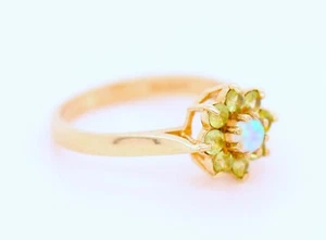 9ct Peridoto y Oro Amarillo Ópalo Racimo Talla K Anillo de Compromiso Británico - Imagen 1 de 10