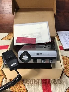 HY-GAIN 2680 CB 40 Channel Radio **POWERS ON** - Picture 1 of 3