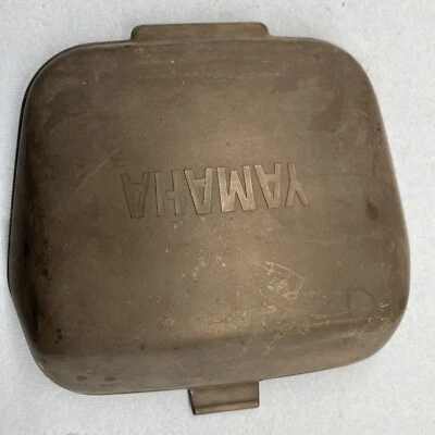 Tapa de caja de herramientas YAMAHA ET 250 300 340 ENTICER EXCEL III años 80 OEM Foto 1 de 2