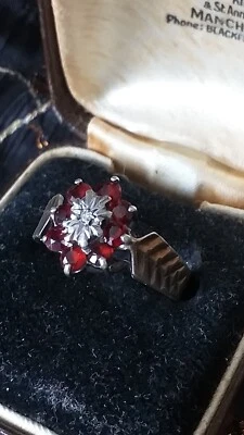 Antico anello con rubino in argento 1911 Birmingham Hallmarks misura UK N US ... - Immagine 1 di 4