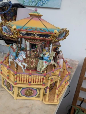 🌲🌲 Enesco Spieluhr 🌲🌲 Carousel Royale Deluxe Action Musical Groß und toll - Bild 1 von 4