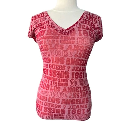 Camiseta De Colección Y2K Guess Logocéntrica Acanalada Cuello en V Roja Talla Pequeña Hip Hop Pop Core Foto 1 de 4