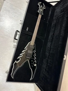 Chitarra elettrica usata B.C.rich Moser Bastard V modificata con custodia rigida - Foto 1 di 10