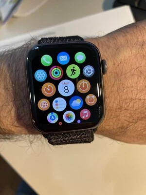 Apple watch series 4 44mm GPS + cinturino originale - Immagine 1 di 4