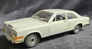 Burago 1/22 Scale Die Cast Model Rolls Royce Camargue - Picture 1 of 11