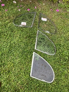 No Draught Rear Ventilator for Jaguar Rear Doors Triplex Clear MKX 420G Each - Picture 1 of 11