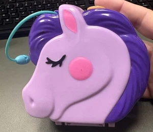 Polly Pocket Mini Pocket Pferdestall Spielset Mattel 2020 mit zwei Pferden, Mädchen - Bild 1 von 5