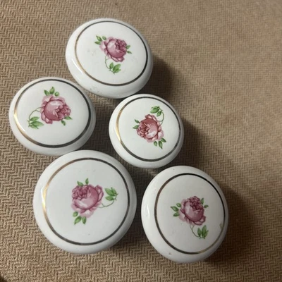 VINTAGE LOT of 5 FLORAL PORCELAIN CABINET DOOR KNOBS PULLS ROSES - Image 1 of 3