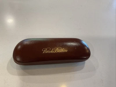 Estojo de óculos vintage Brooks Brothers capa dura fino marrom forrado de feltro - Imagem 1 de 4