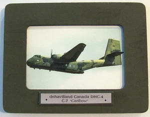 Gerahmter 4" x 6" Druck eines deHavilland Kanada DHC-4 (C-7) "Karibu" Frachtflugzeugs. - Bild 1 von 3