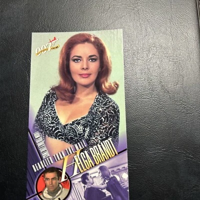 Jb17 Las mujeres de James Bond 007 Supervue 1998 #7 Helga Brandt Karin Dor Foto 1 de 2