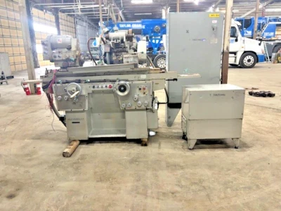 AMOLADORA CILÍNDRICA CINCINATTI 10" X 24" CON ACCESORIO DE HUSILLO DE MOLIENDA OSCILANTE HACIA ABAJO. Foto 1 de 4