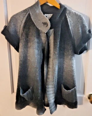 Suéter RXB Damas Gris y Negro Corto Frente Abierto Cárdigan Talla M Con Bolsillos  Foto 1 de 3