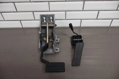 Pedales de acelerador y freno Plymouth Chrysler Prowler 1997-2002 Foto 1 de 4