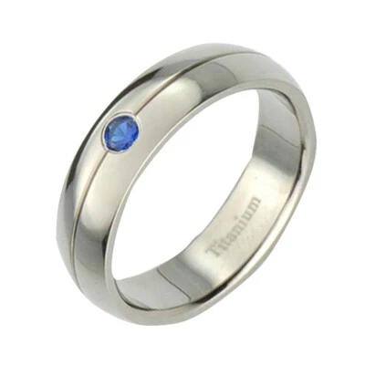Anillo de boda unisex de zafiro azul creado en laboratorio con cúpula superior banda de titanio de 6 mm Foto 1 de 4