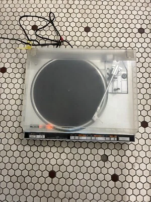 FOR PARTS/REPAIR JVC L-F210 Turntable - Image 1 of 4