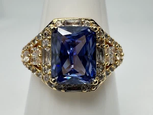 Size 8 Bomb Party Ring - RBP8488 A Moment's Notice - Light Tanzanite CZ On Gold - Picture 1 of 5