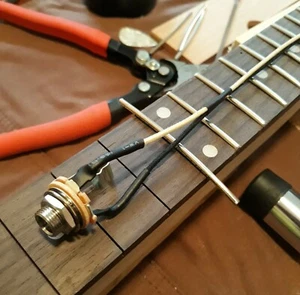 SWITCHCRAFT Prewired #11, 1/4" Mono OUTPUT JACK w/10" Gavitt Pushback Wire Leads - Picture 1 of 8