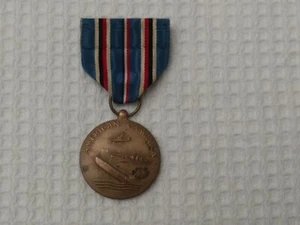 WW II Military Medal - Picture 1 of 14