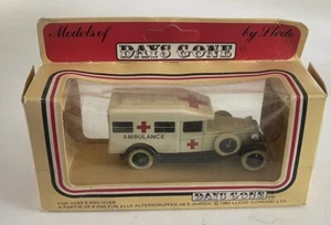 1983 Lledo Days Gone Vintage 1936 Packard Ambulance Unpunched - Picture 1 of 2