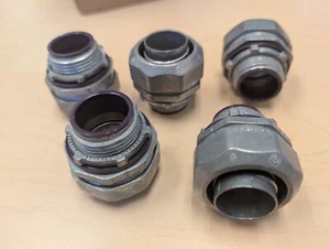 Madison Electric LQA-1100 Liquid Tight Connector, 1inch, 5 pcs kit - Picture 1 of 2